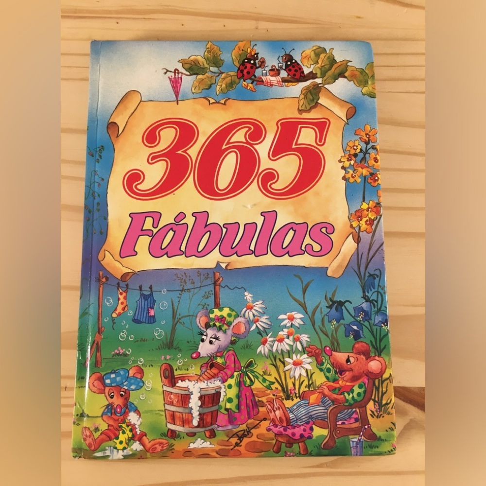 365 Fabulas Libros En Español Antiguo 1988 Hecho En España Impreso GRAFALCO